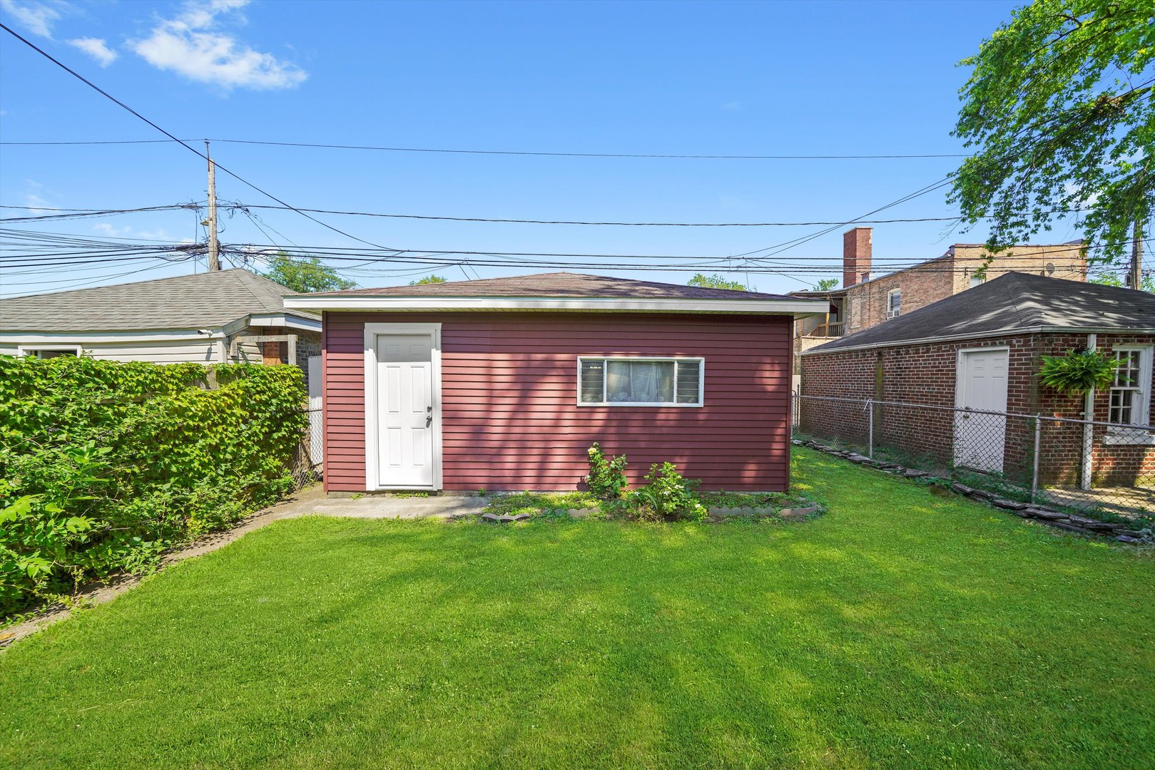 8051 S Paxton Avenue, Chicago, IL 60617