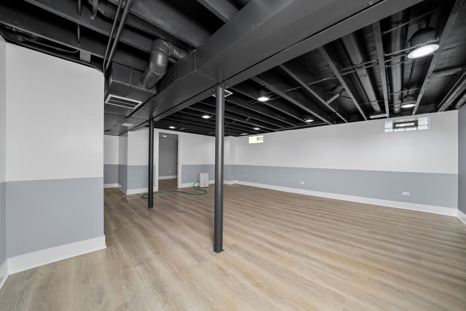 8051 S Paxton Avenue, Chicago, IL 60617