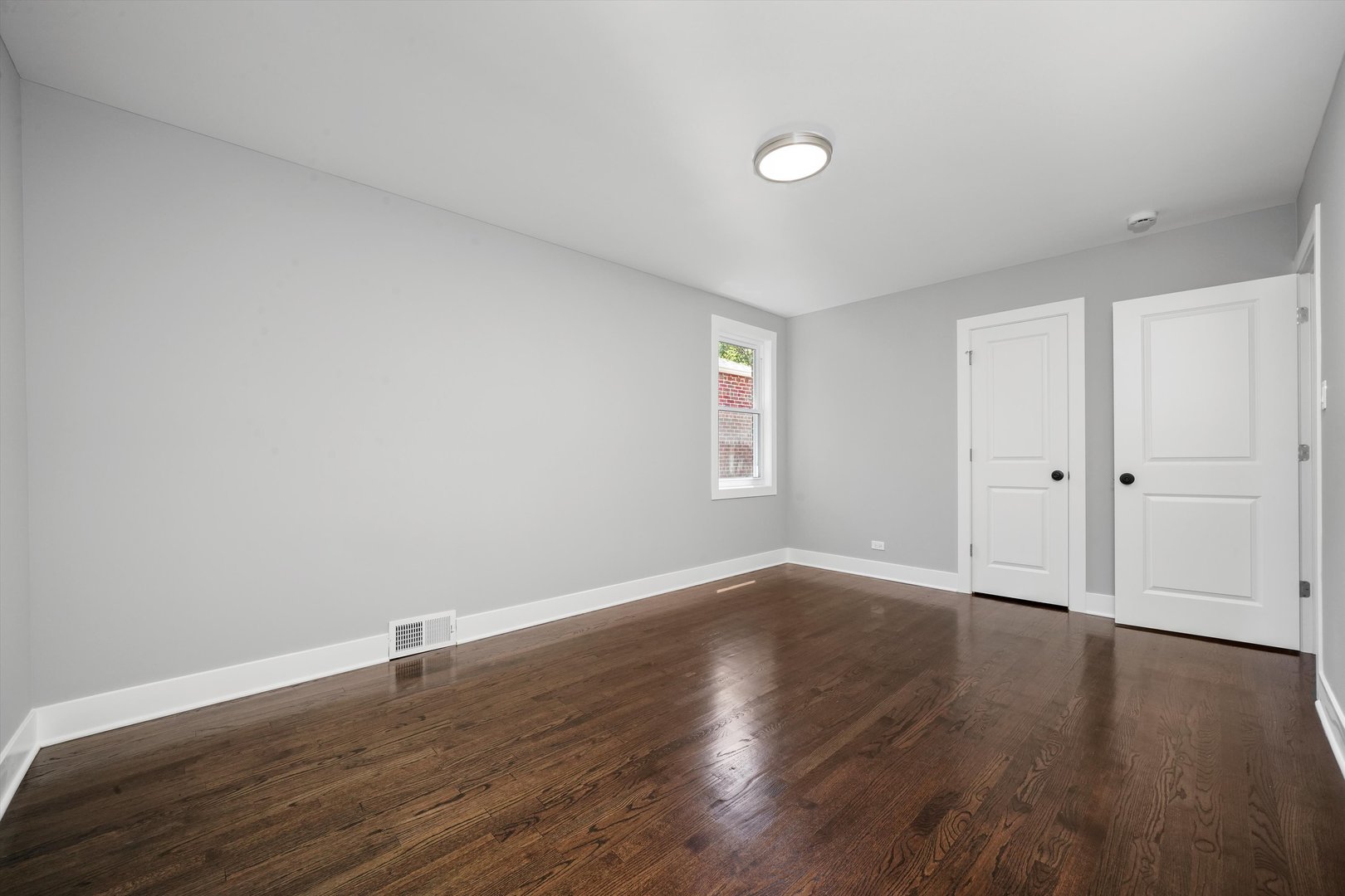 8051 S Paxton Avenue, Chicago, IL 60617