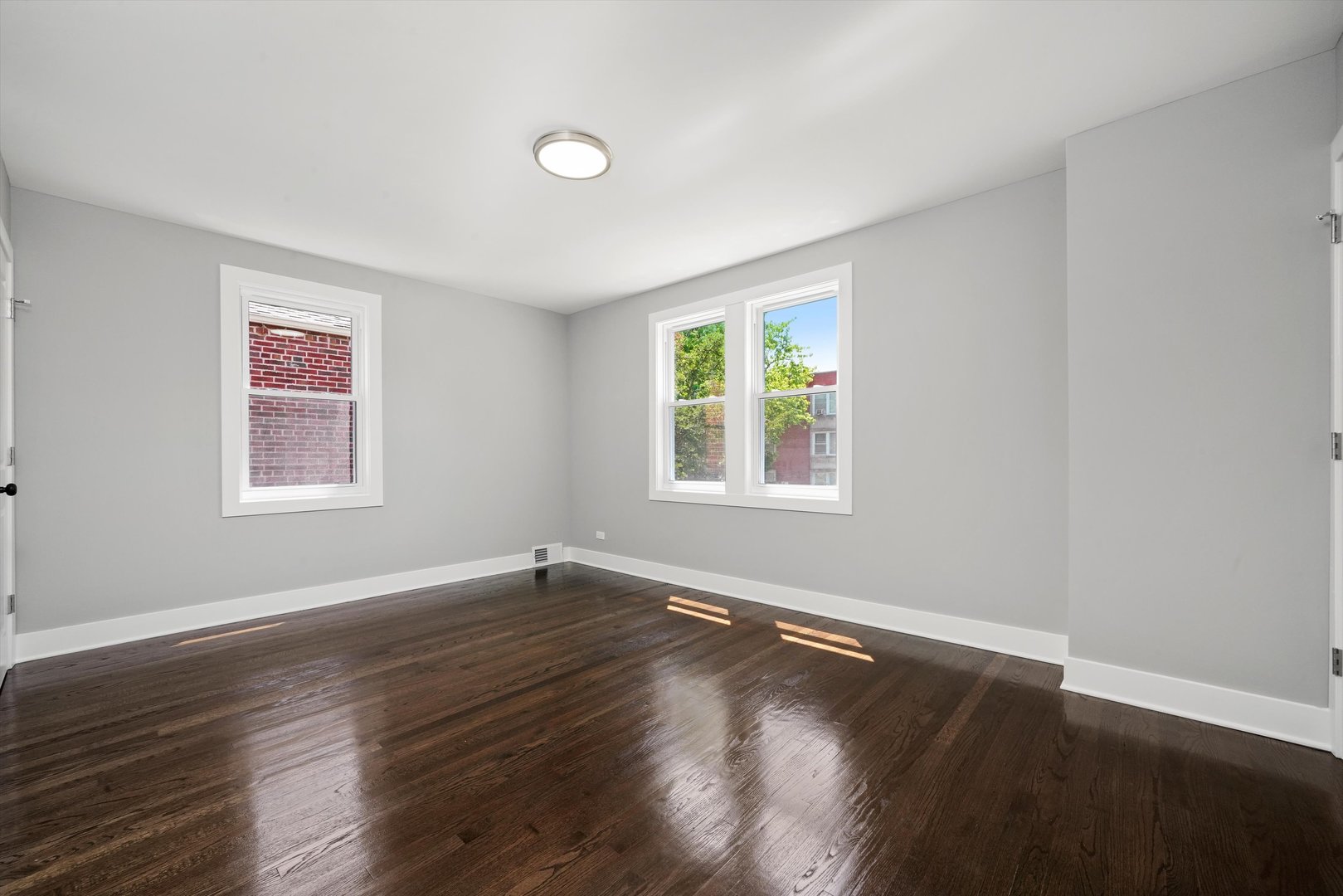 8051 S Paxton Avenue, Chicago, IL 60617