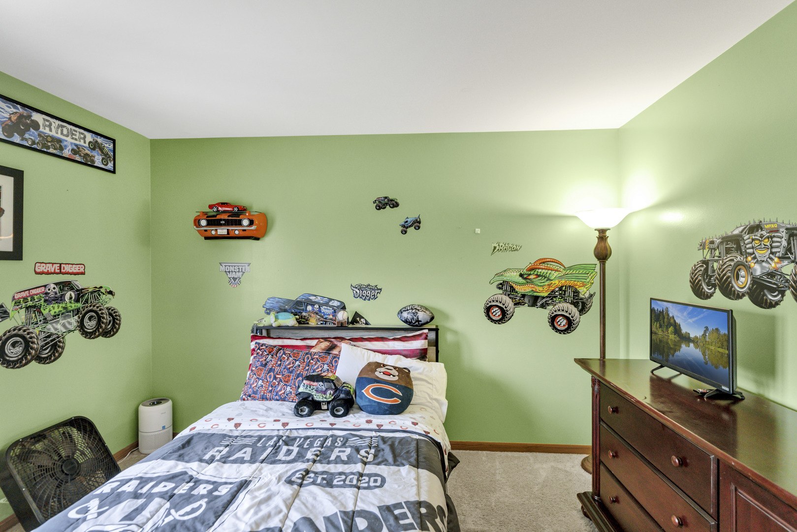 560 Valleyview Drive, Bartlett, IL 60103