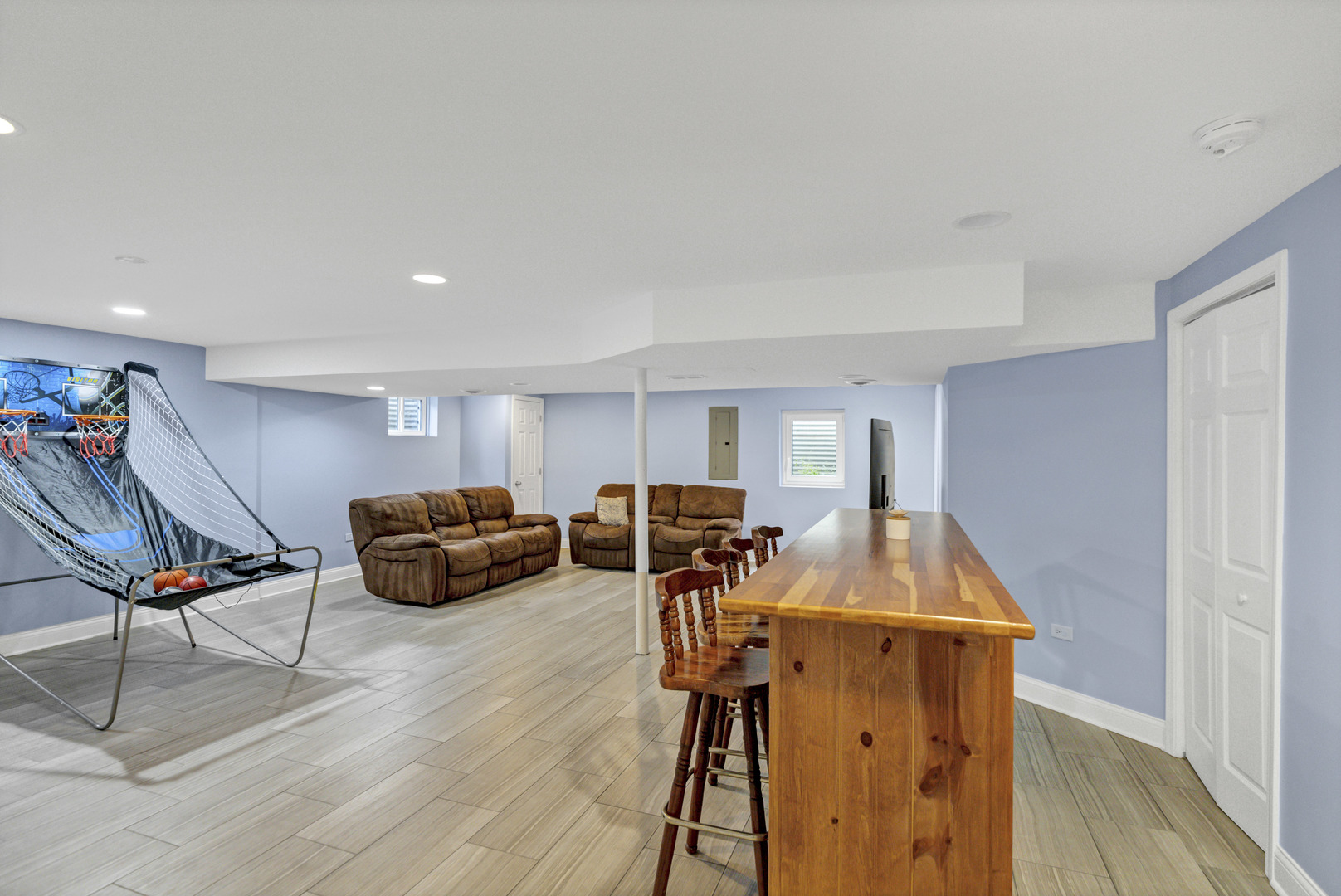 560 Valleyview Drive, Bartlett, IL 60103