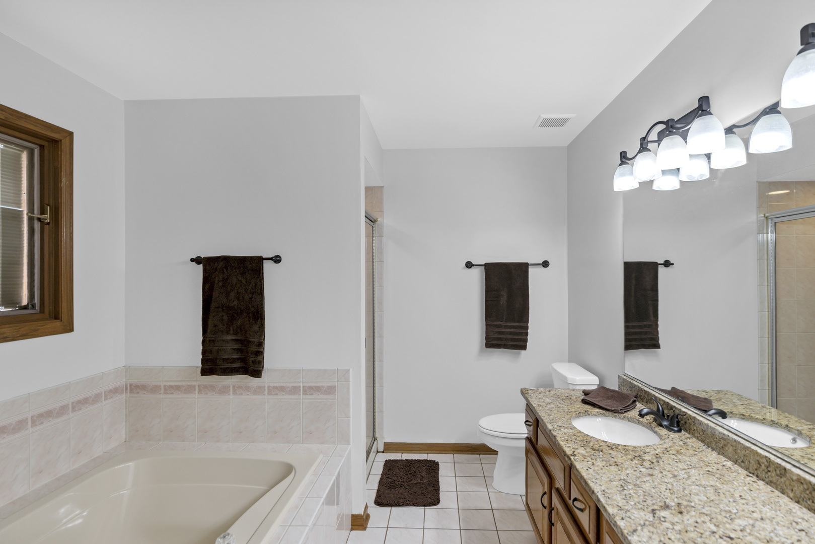 560 Valleyview Drive, Bartlett, IL 60103