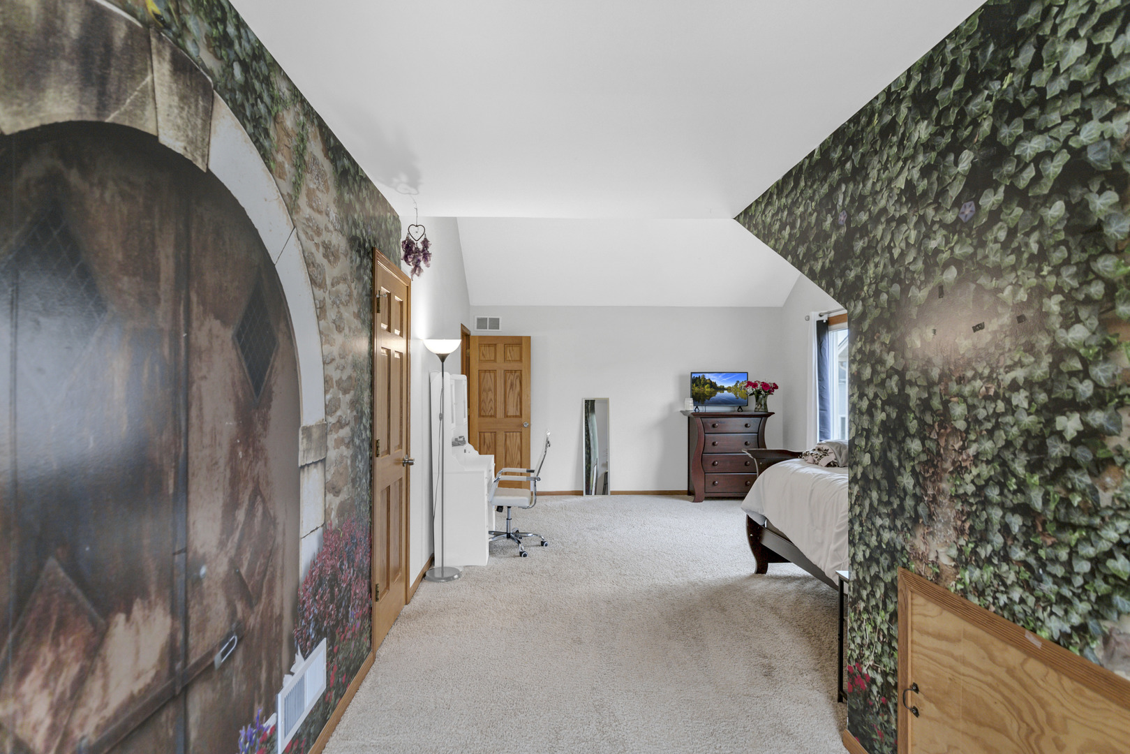 560 Valleyview Drive, Bartlett, IL 60103