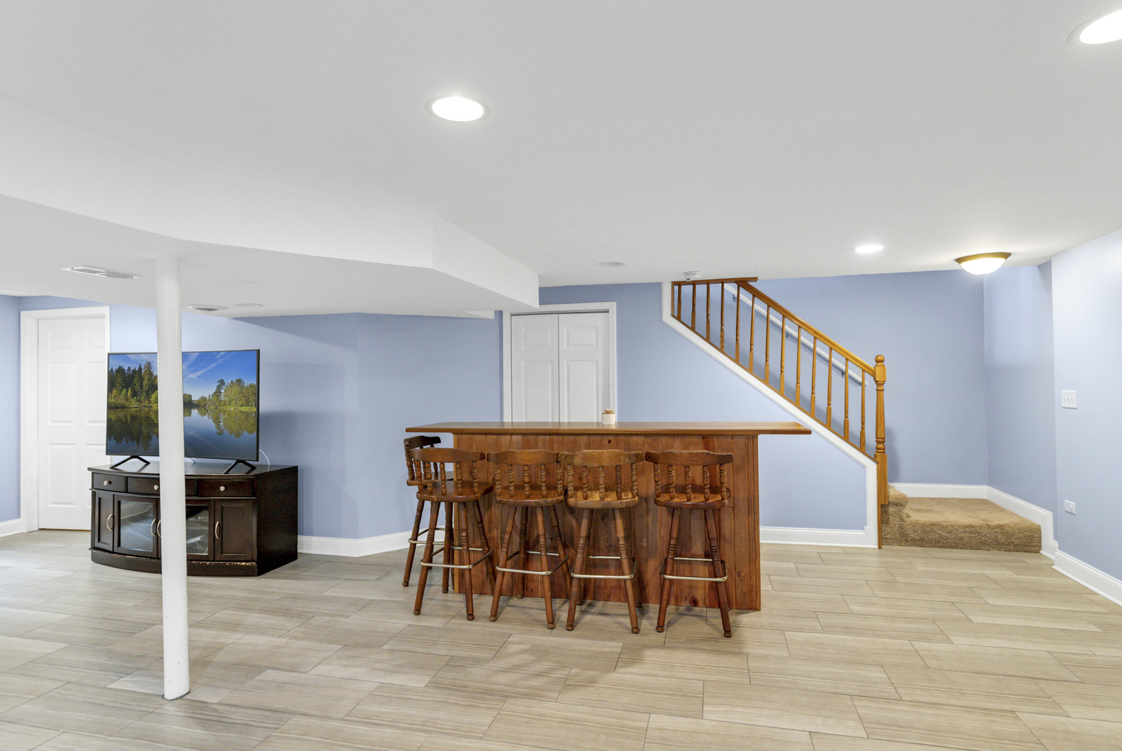 560 Valleyview Drive, Bartlett, IL 60103