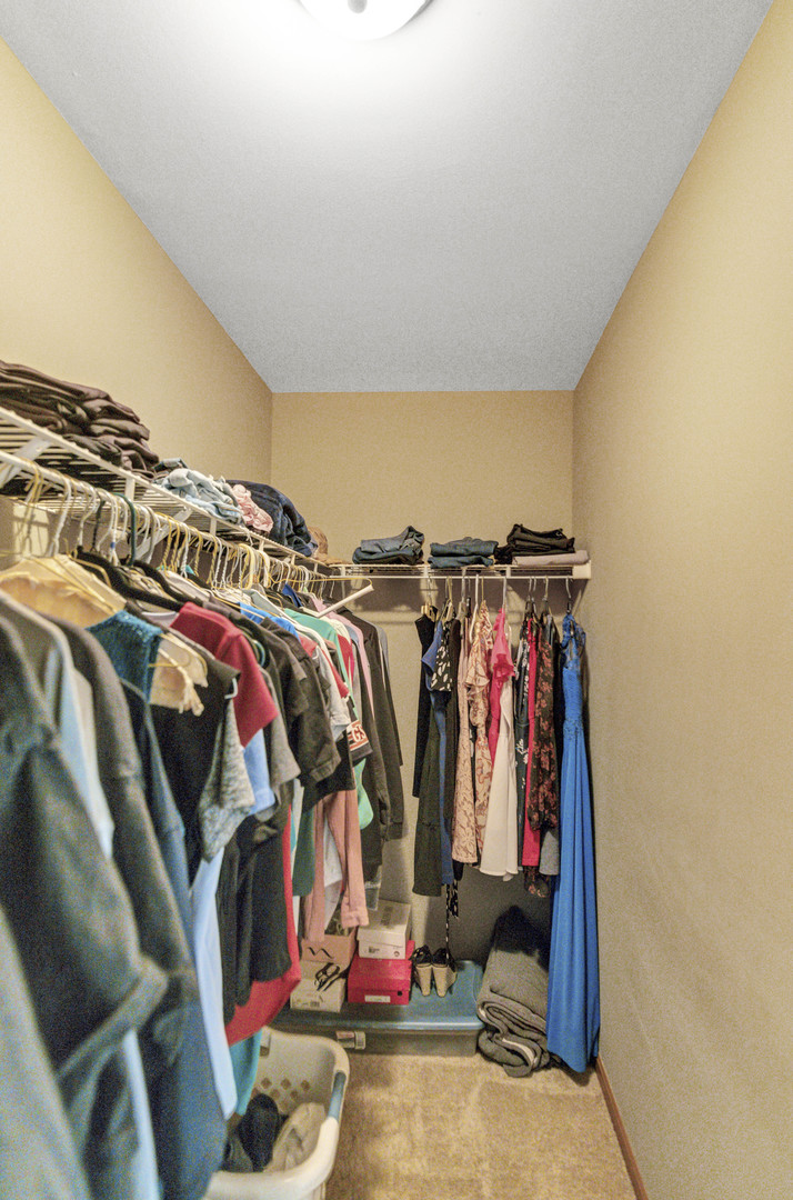 560 Valleyview Drive, Bartlett, IL 60103