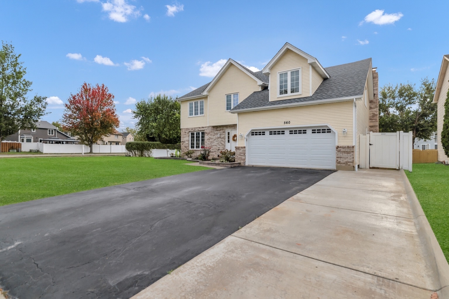 560 Valleyview Drive, Bartlett, IL 60103