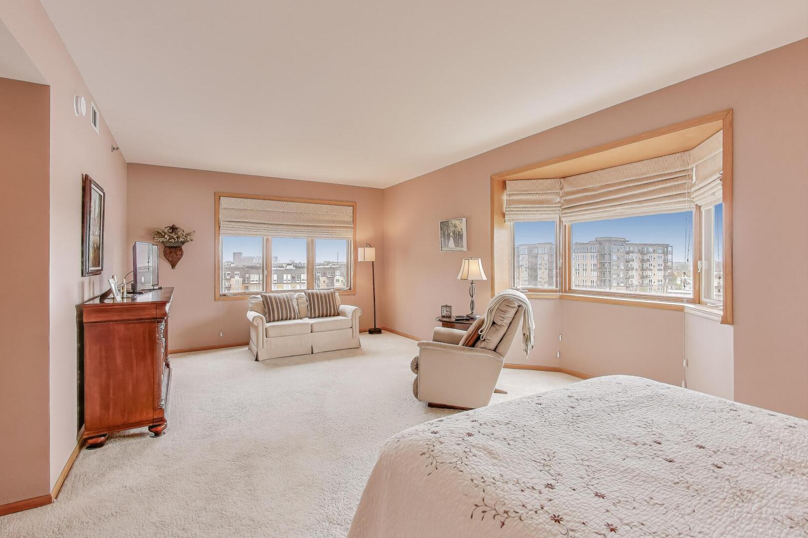 2260 S Grace Street #402, Lombard, IL 60148