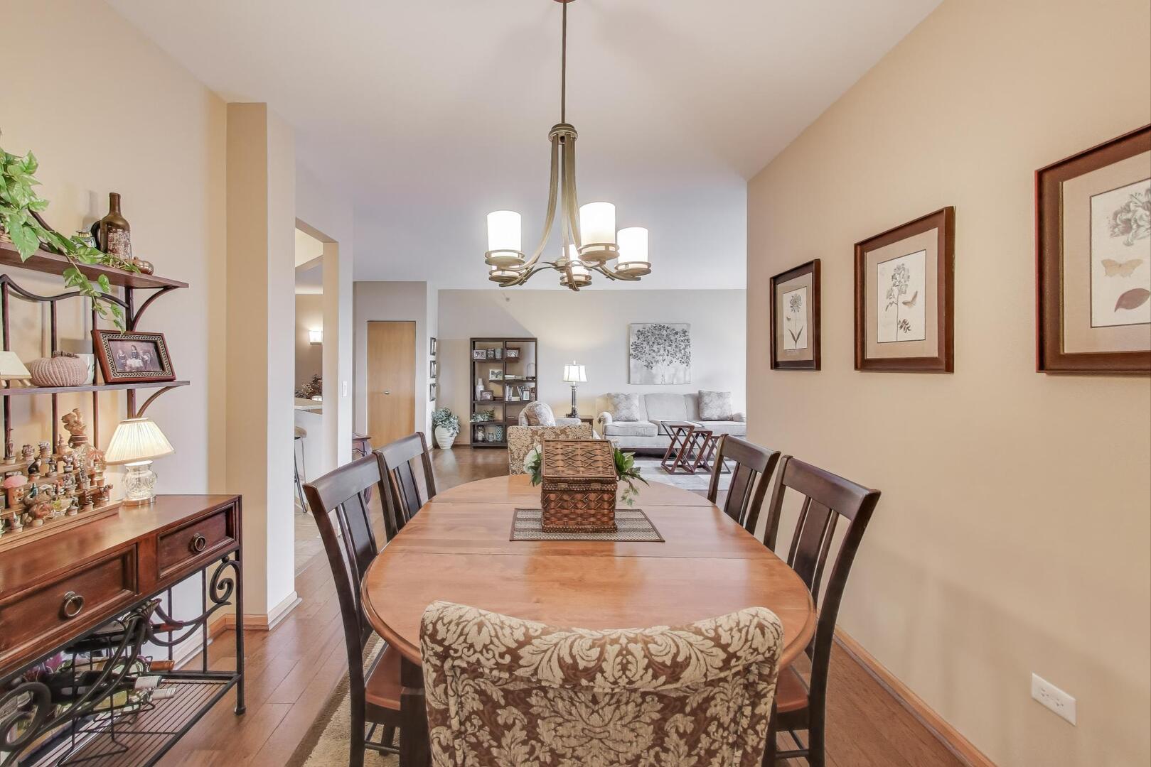 2260 S Grace Street #402, Lombard, IL 60148