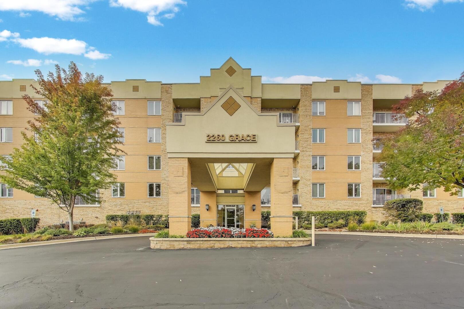 2260 S Grace Street #402, Lombard, IL 60148