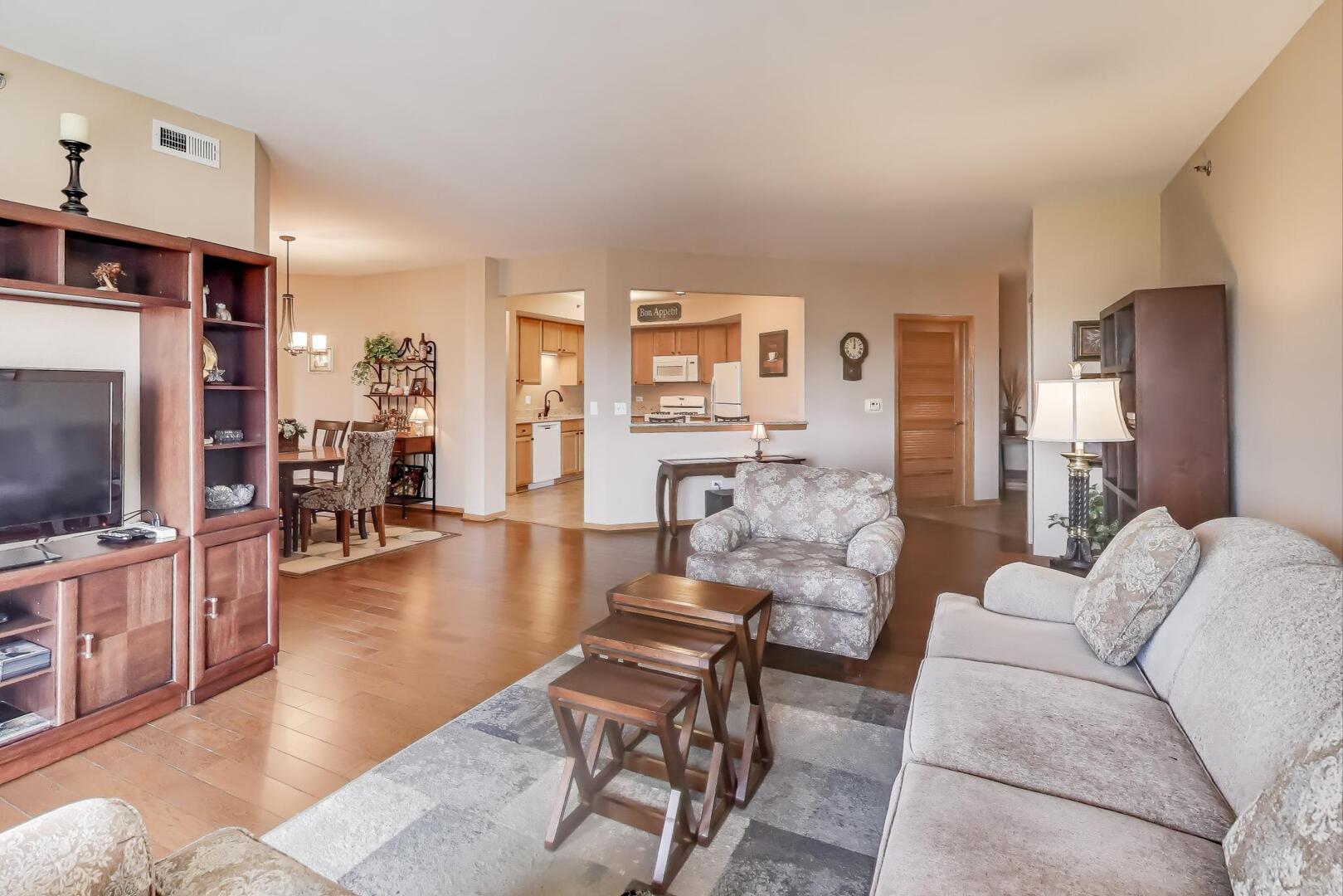 2260 S Grace Street #402, Lombard, IL 60148