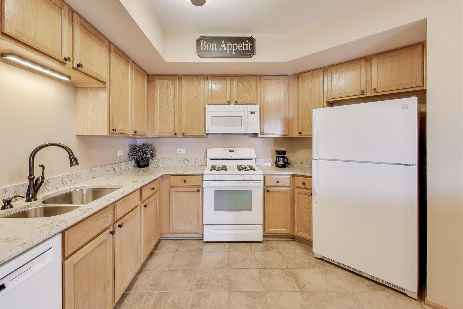 2260 S Grace Street #402, Lombard, IL 60148