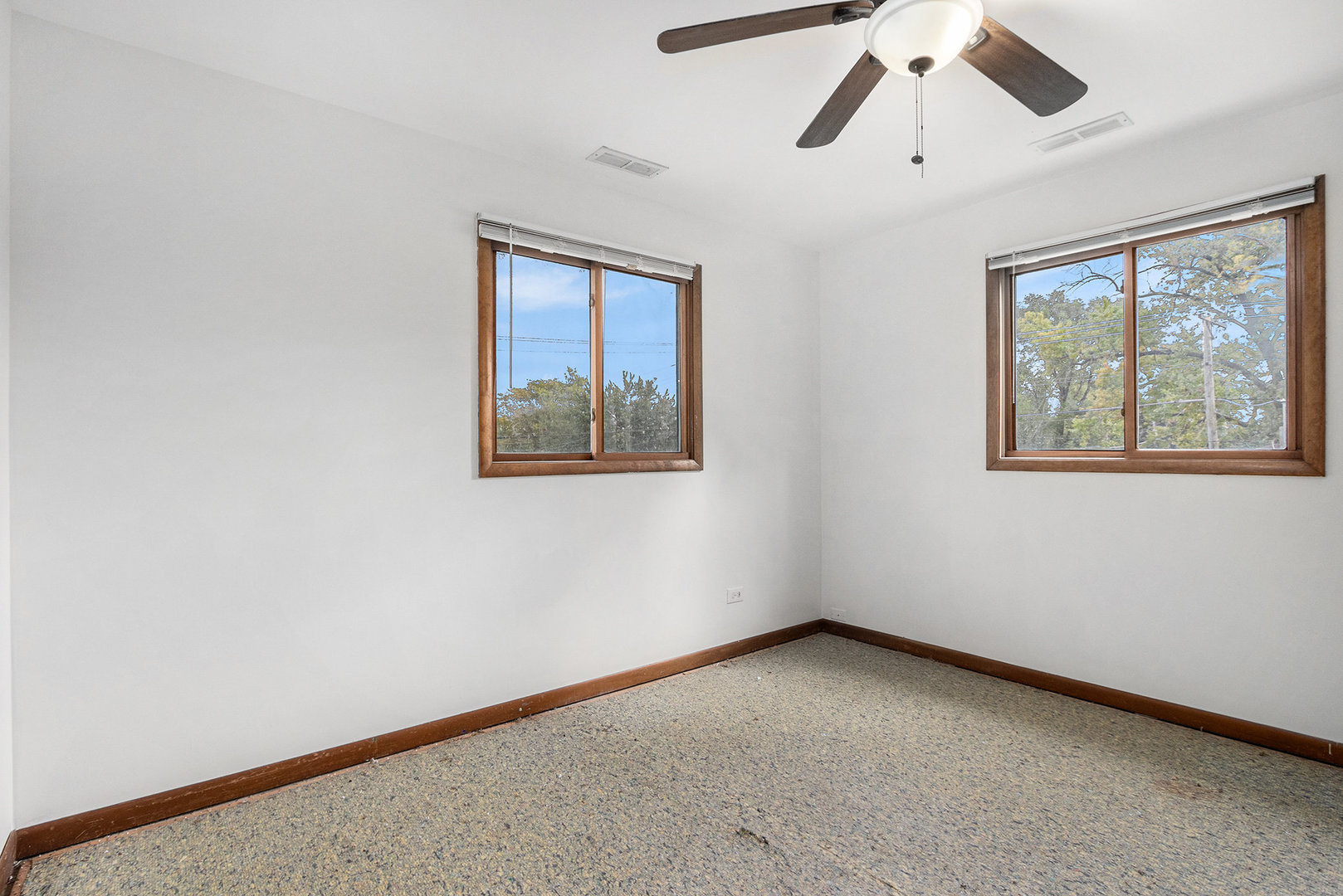 17153 Burnham Avenue, Lansing, IL 60438