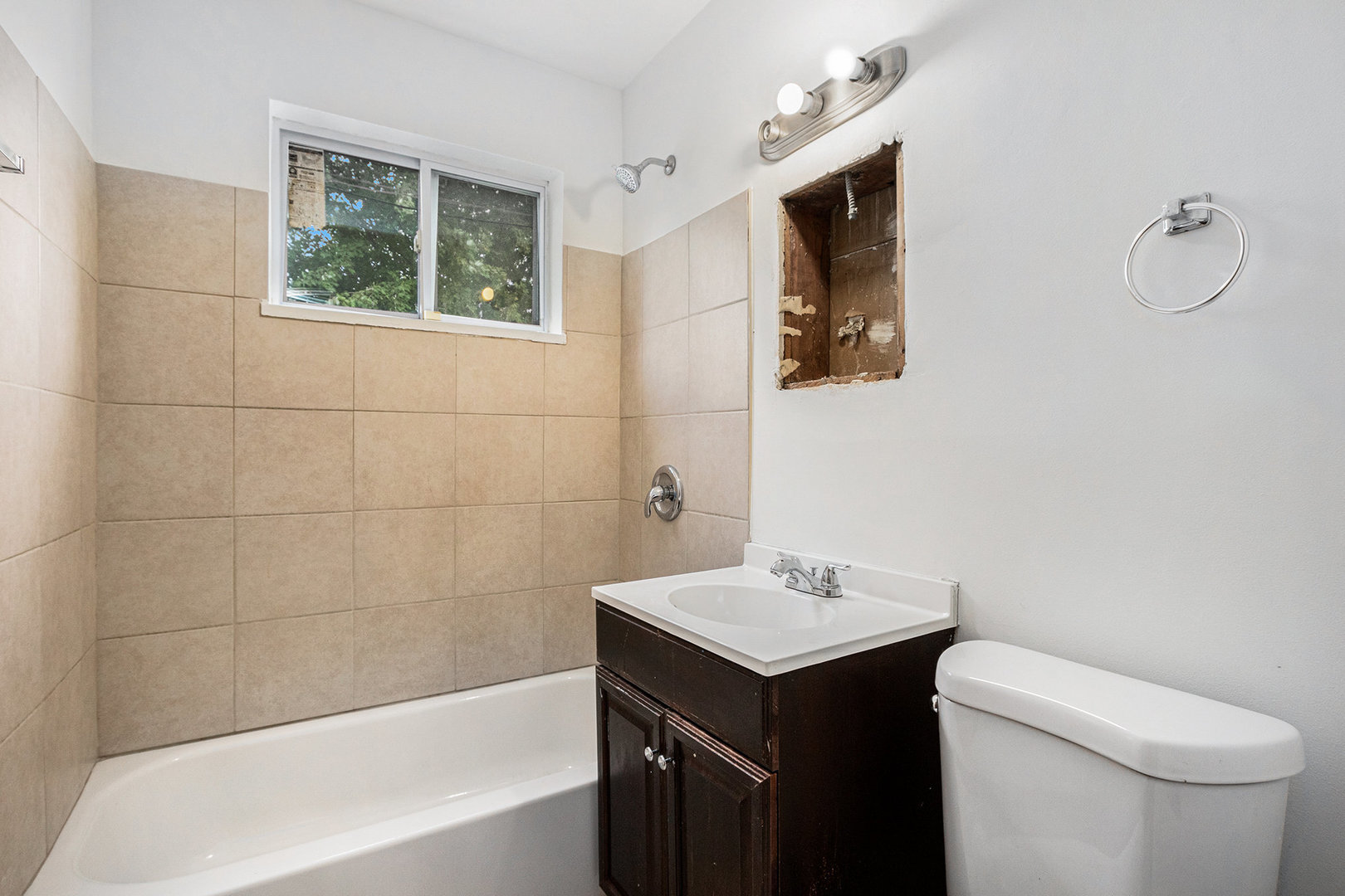 17153 Burnham Avenue, Lansing, IL 60438