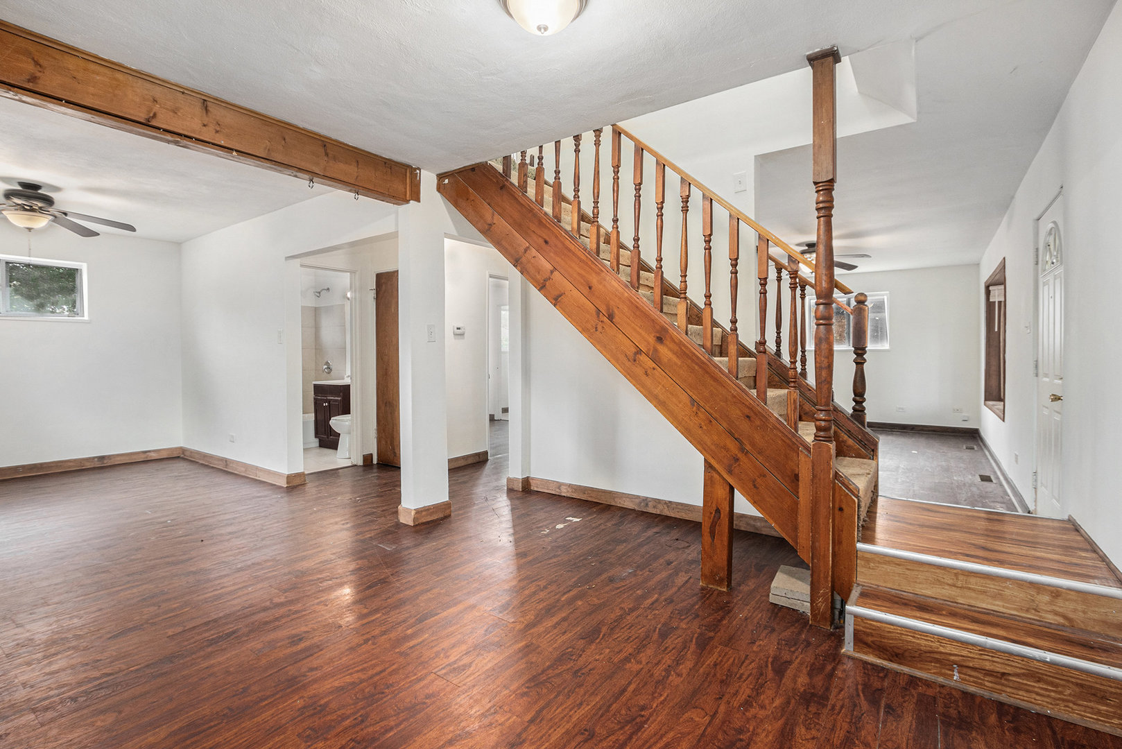 17153 Burnham Avenue, Lansing, IL 60438