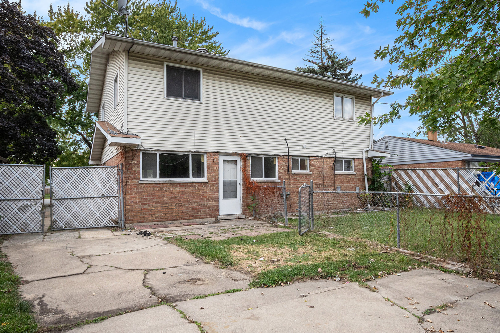 17153 Burnham Avenue, Lansing, IL 60438