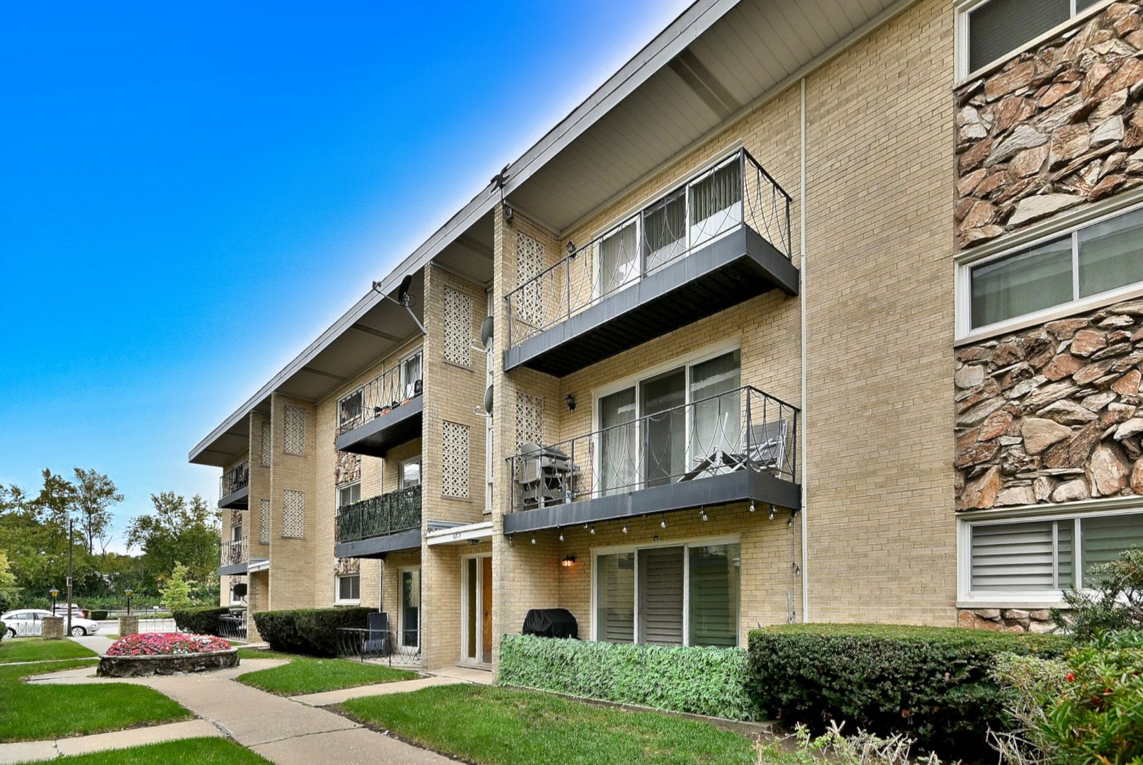 6815 N Olmsted Avenue #203, Chicago, IL 60631