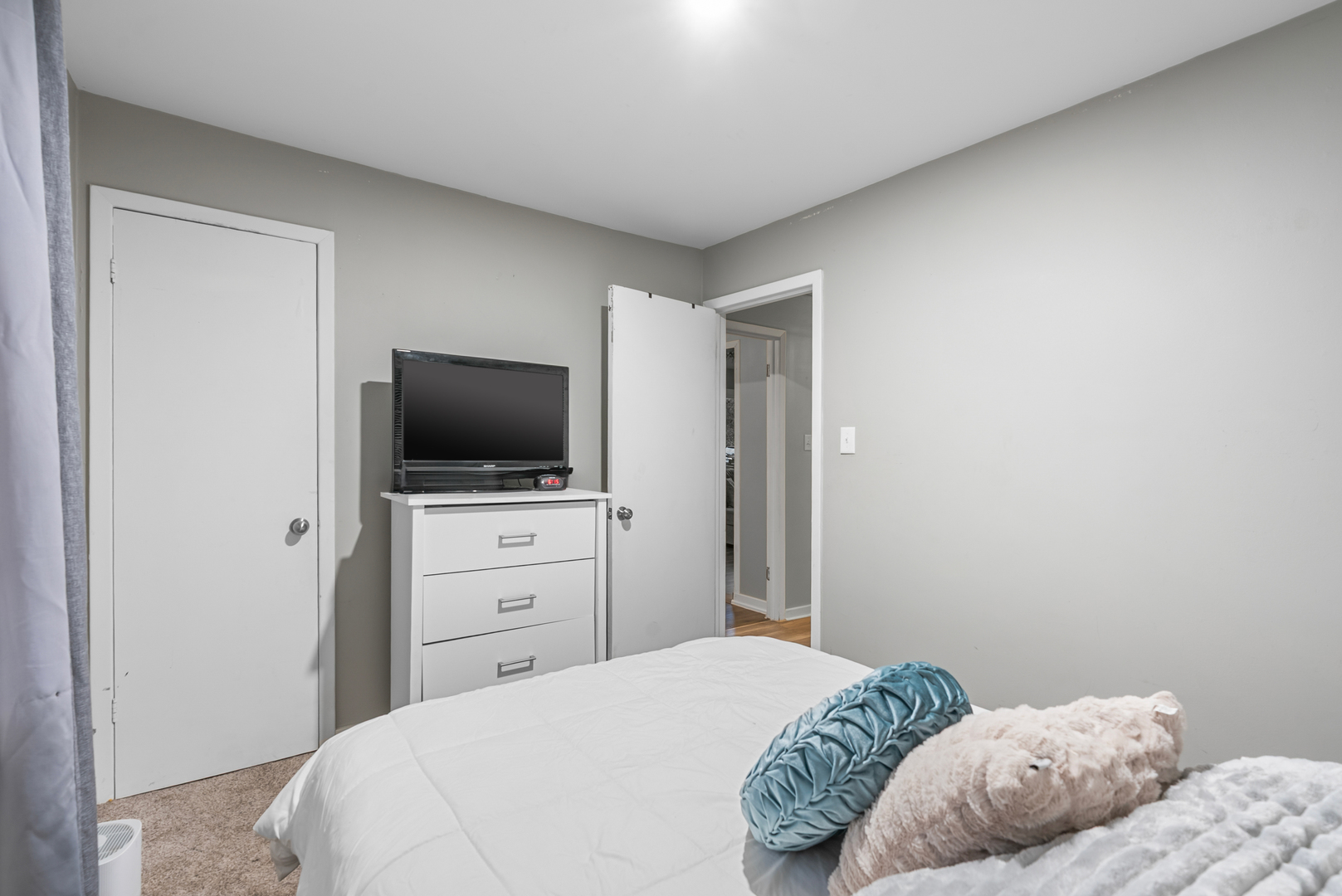 1143 Ridgeway Avenue, Aurora, IL 60506