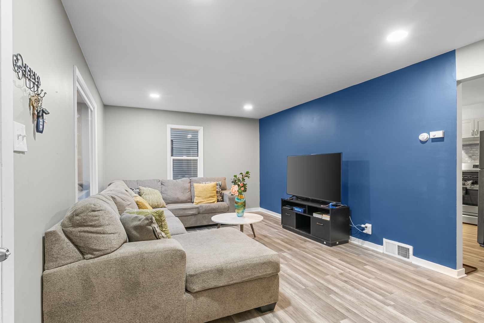 1143 Ridgeway Avenue, Aurora, IL 60506