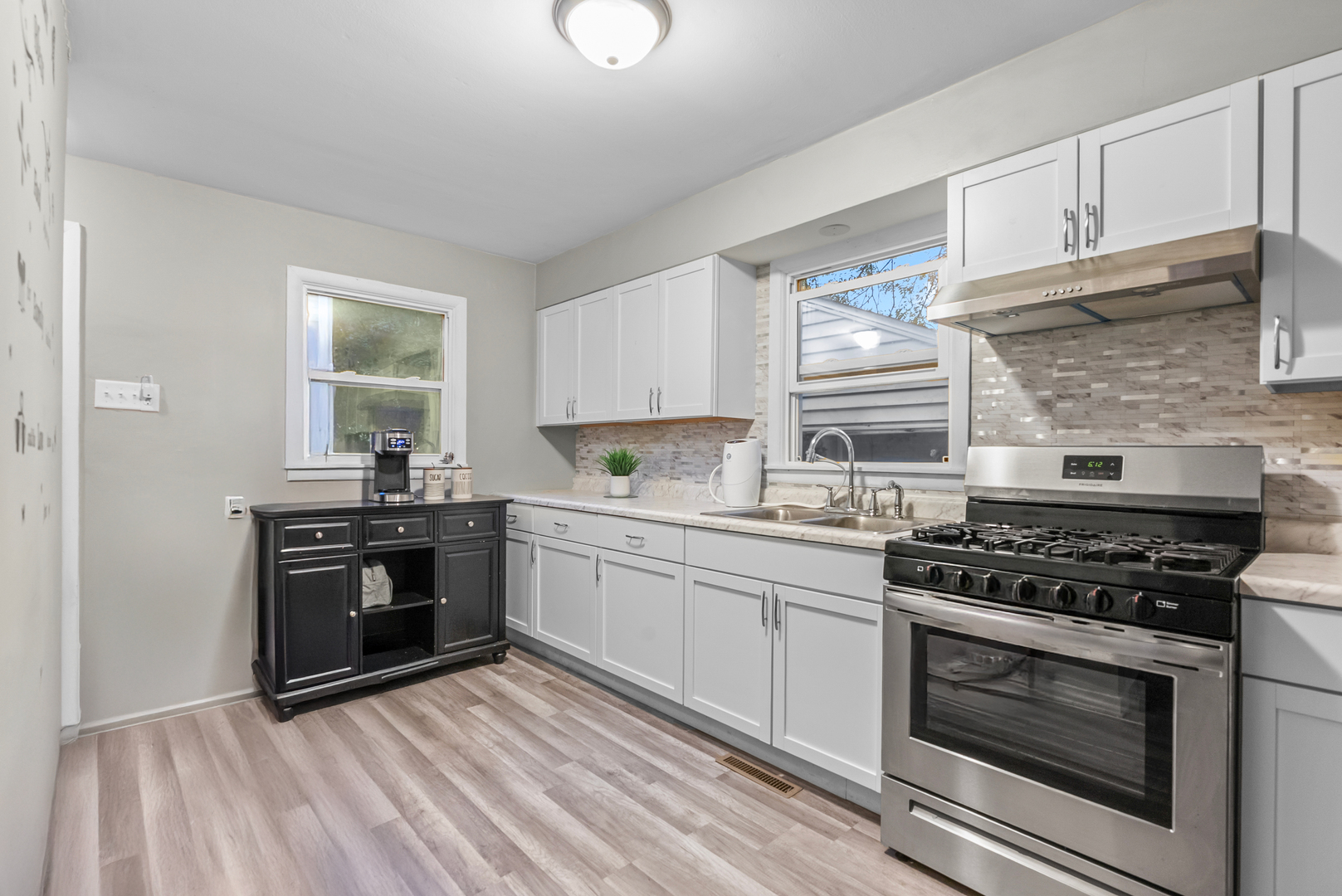 1143 Ridgeway Avenue, Aurora, IL 60506