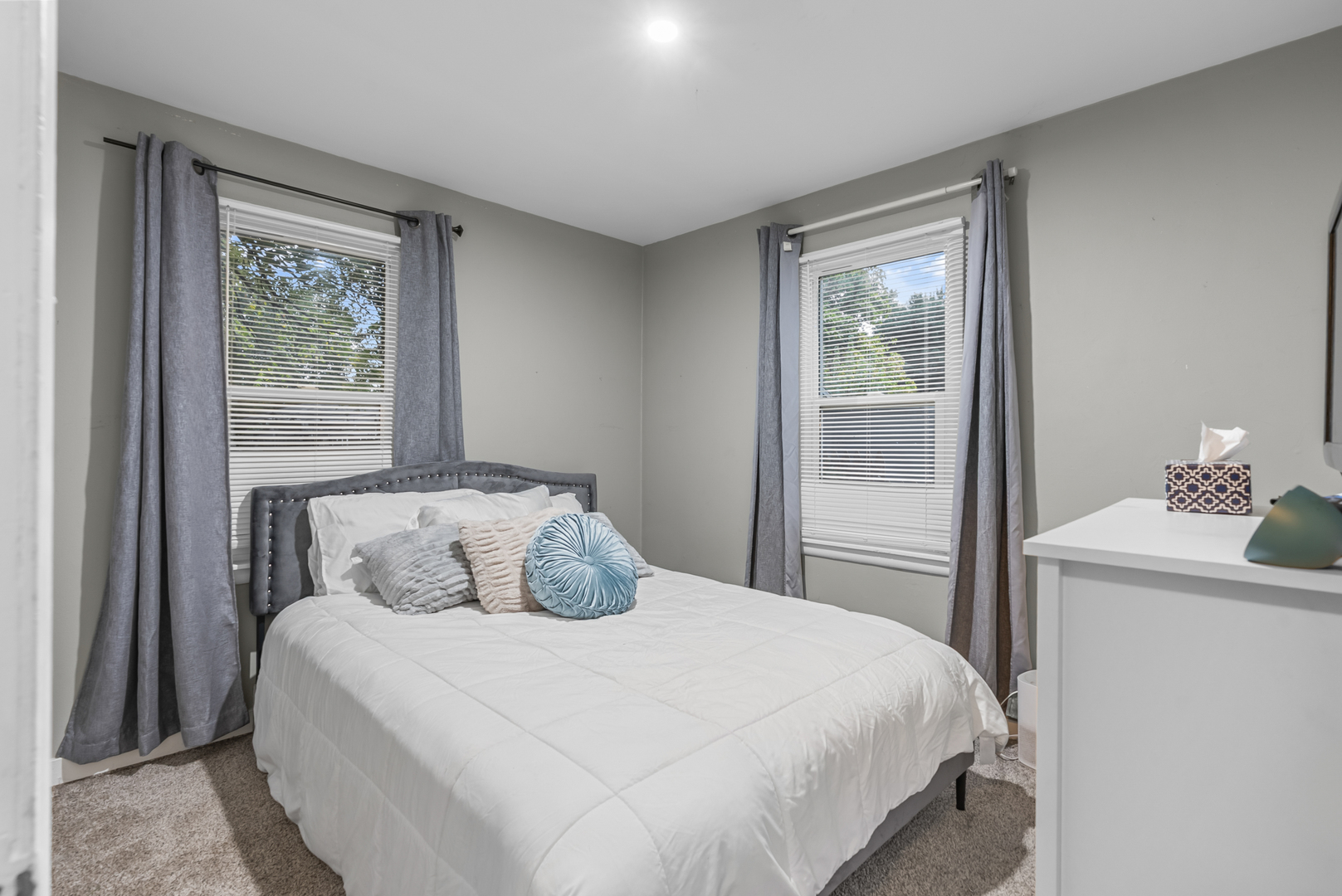 1143 Ridgeway Avenue, Aurora, IL 60506