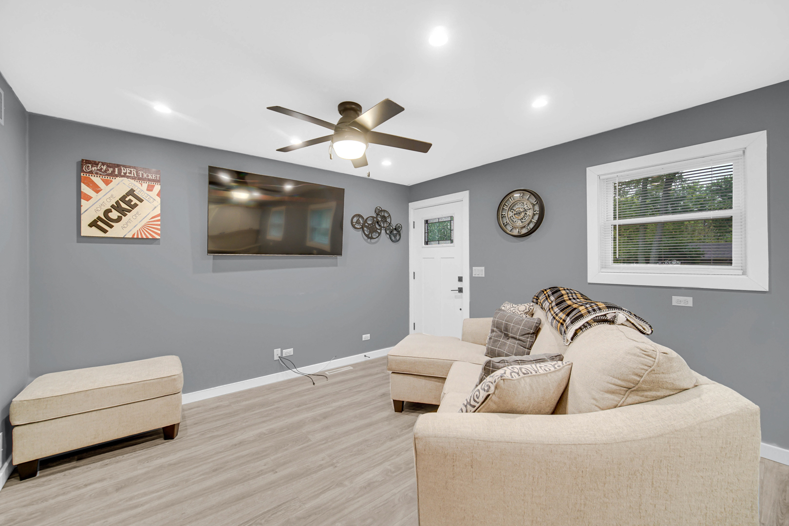 157 Austin Avenue, Carpentersville, IL 60110