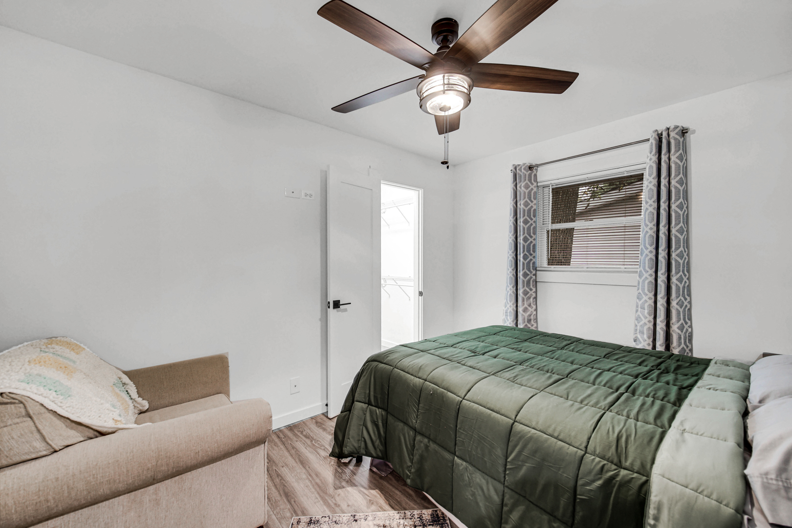 157 Austin Avenue, Carpentersville, IL 60110