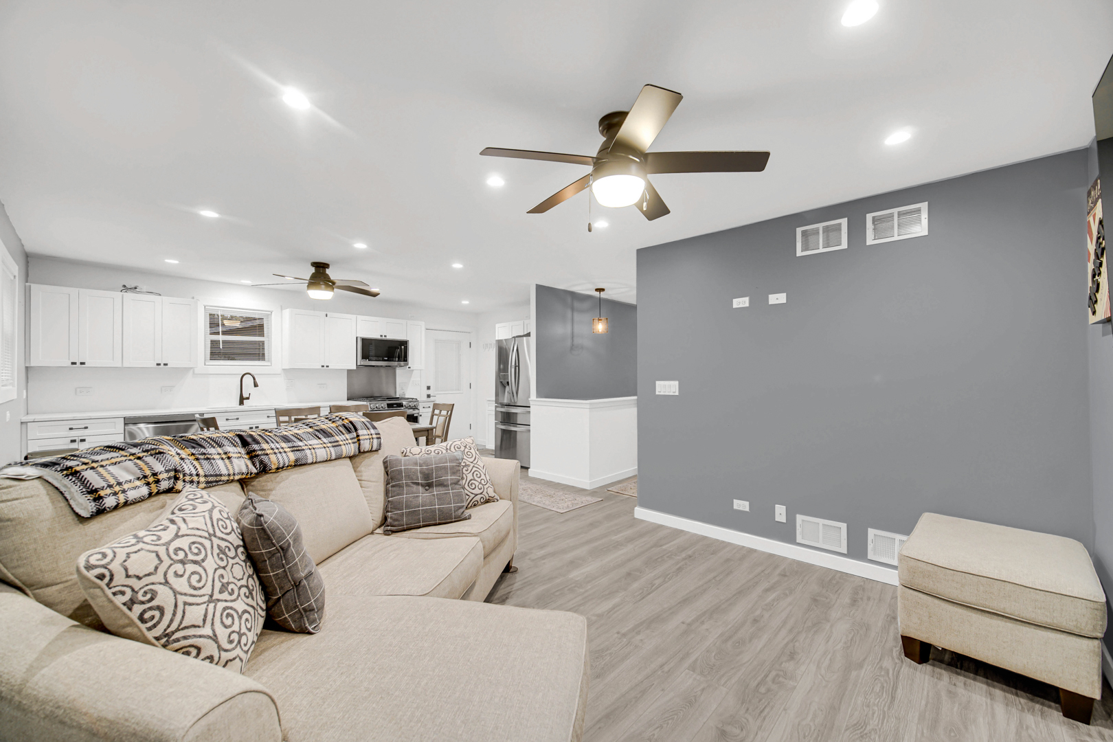 157 Austin Avenue, Carpentersville, IL 60110