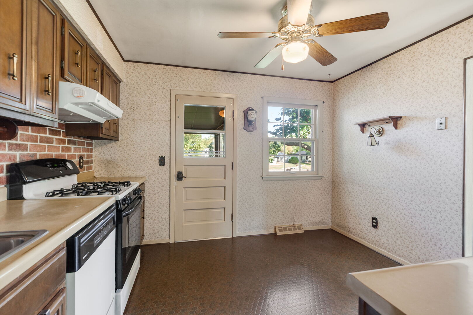 47 Old Post Road, Montgomery, IL 60538