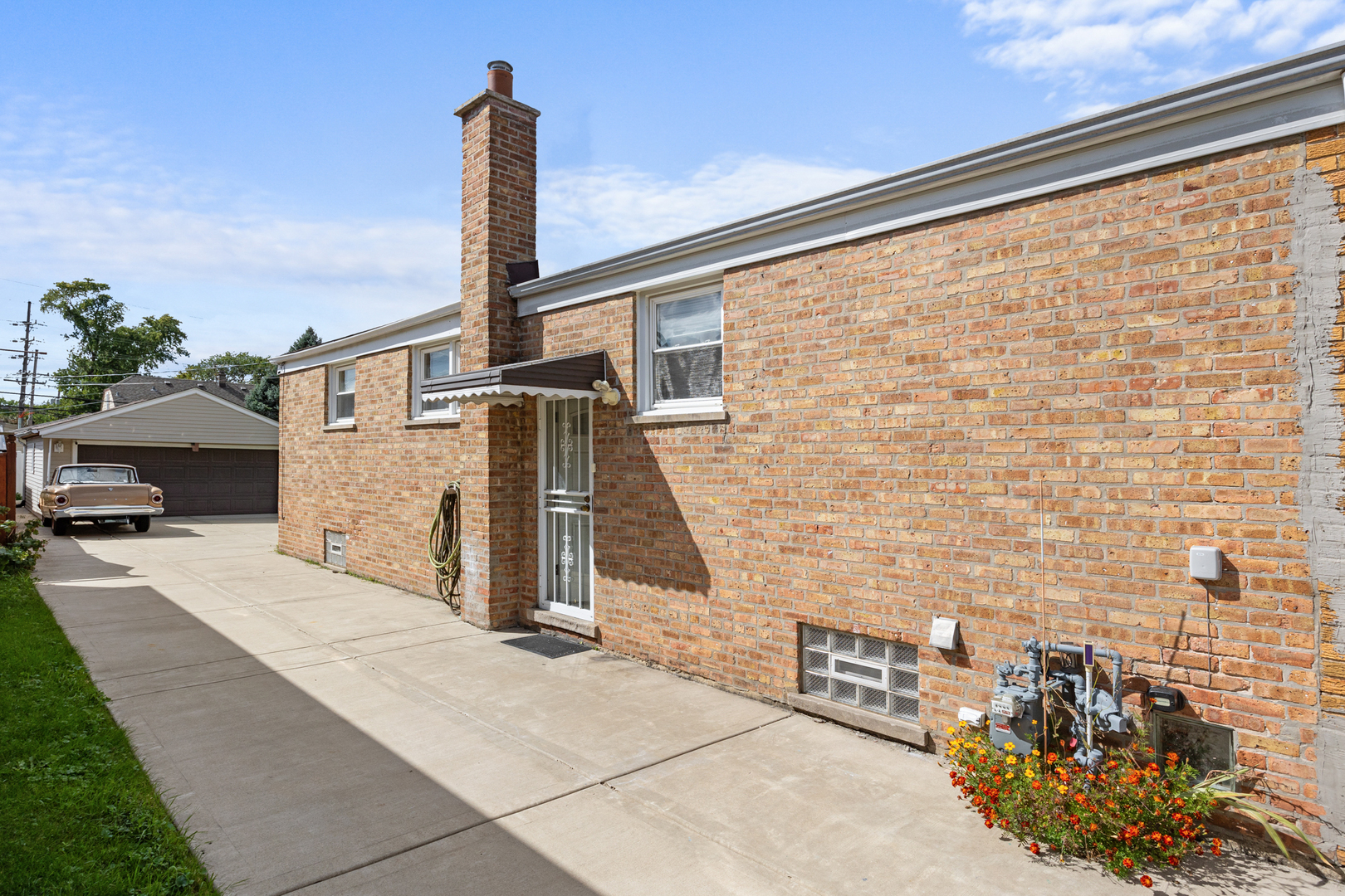 4228 Atlantic Avenue, Schiller Park, IL 60176