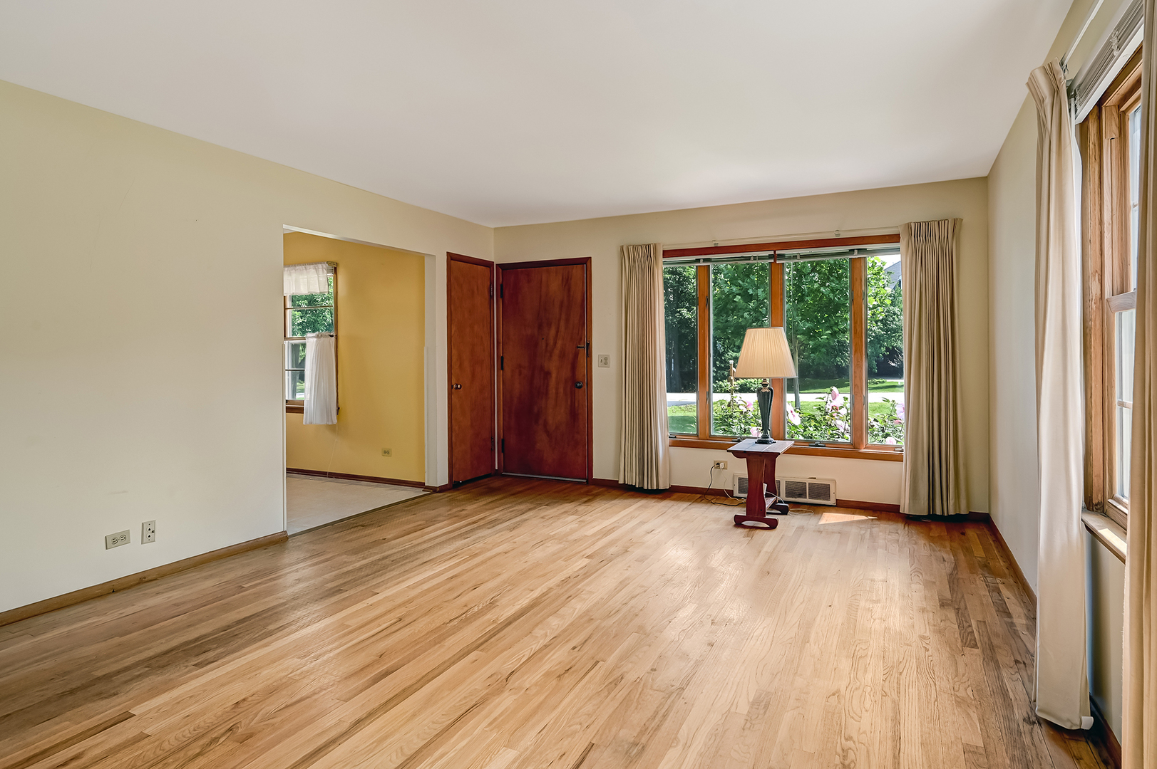 214 WOODSTOCK Avenue, Clarendon Hills, IL 60514