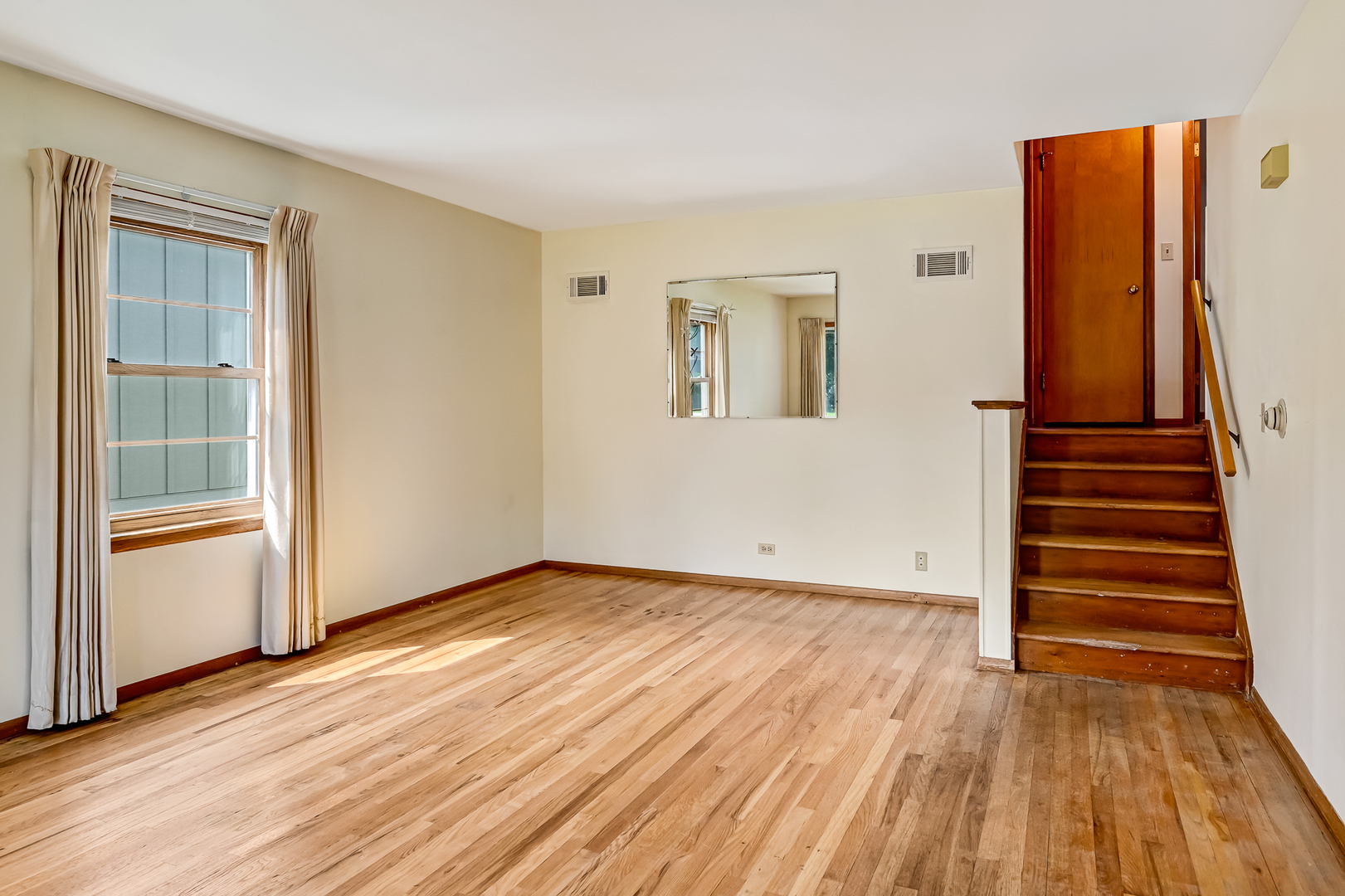 214 WOODSTOCK Avenue, Clarendon Hills, IL 60514