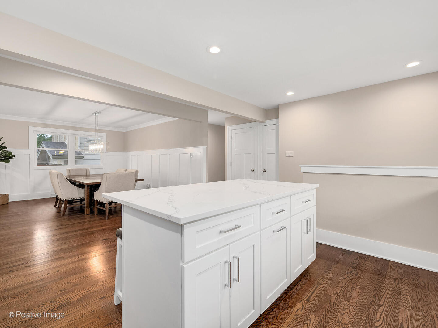 246 N Jackson Road, Clarendon Hills, IL 60514