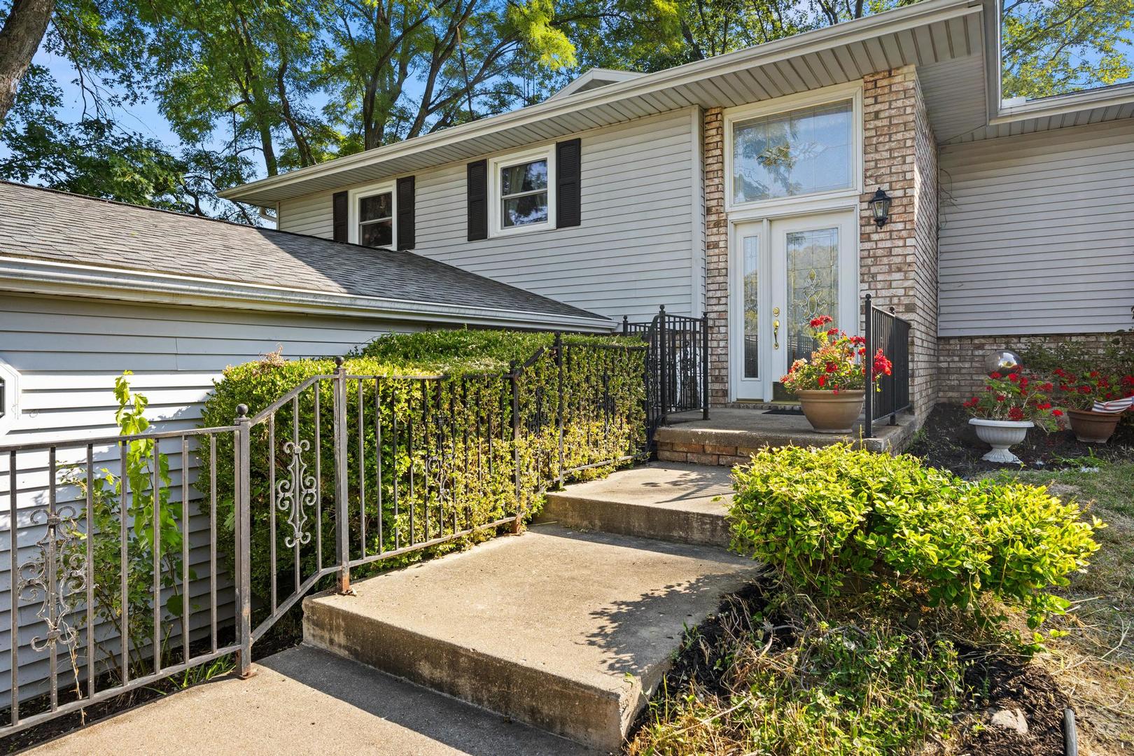 13694 Egg Ranch Road, Pekin, IL 61554