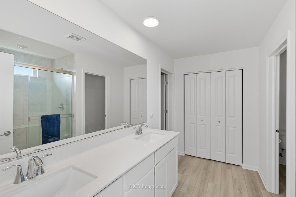 320 Ellis Street, Oswego, IL 60543