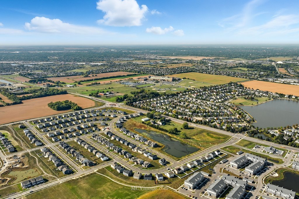 320 Ellis Street, Oswego, IL 60543