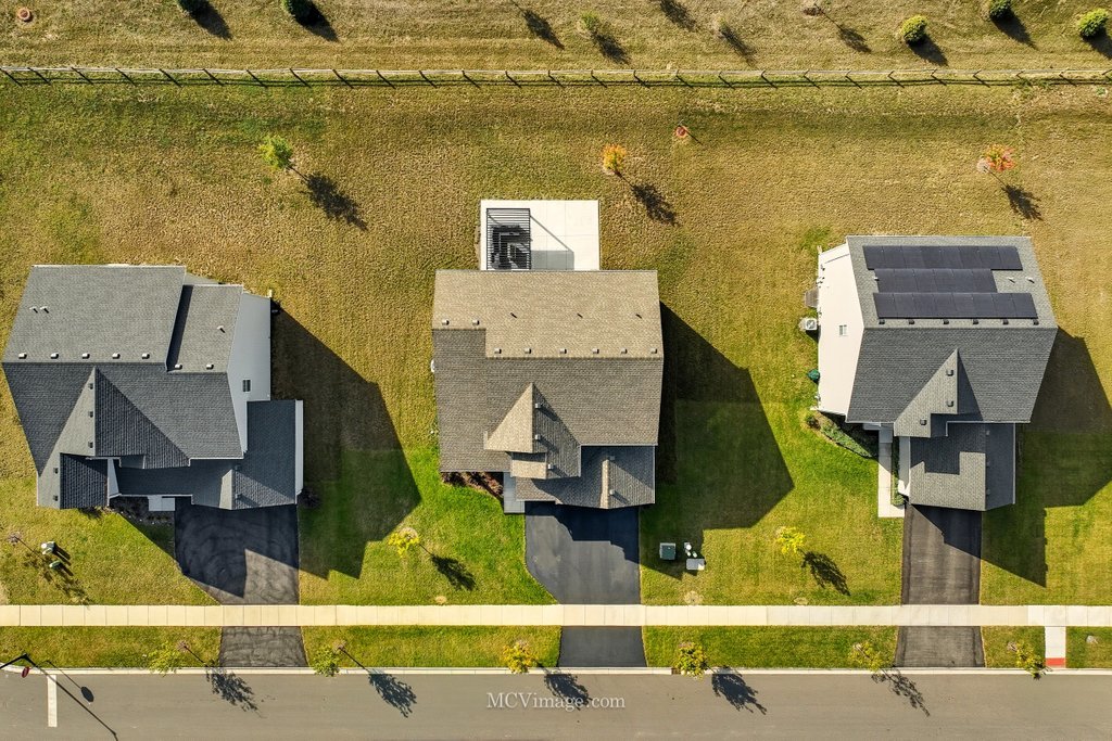 320 Ellis Street, Oswego, IL 60543