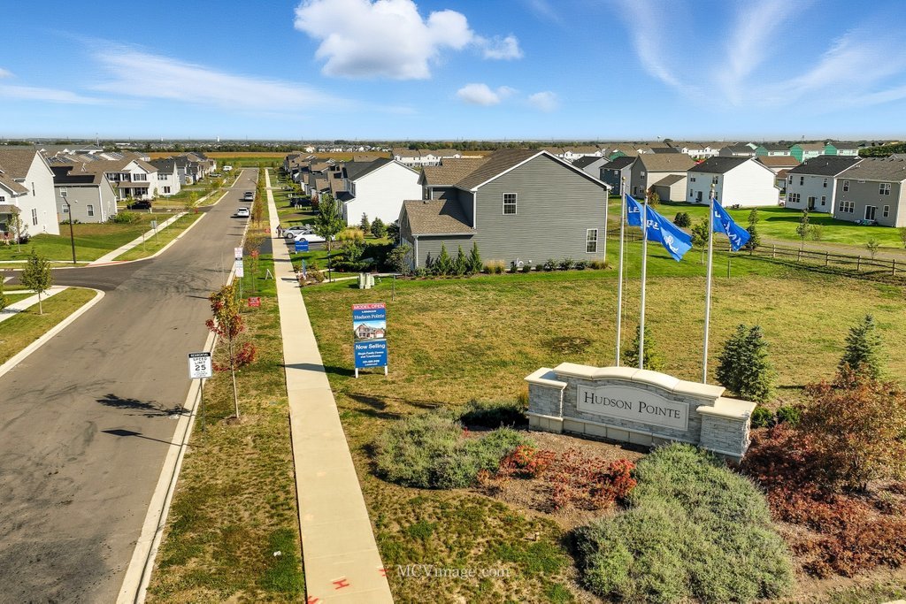 320 Ellis Street, Oswego, IL 60543