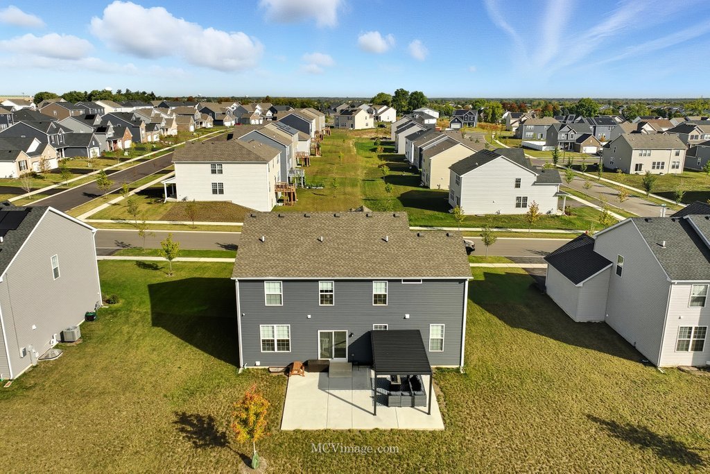 320 Ellis Street, Oswego, IL 60543