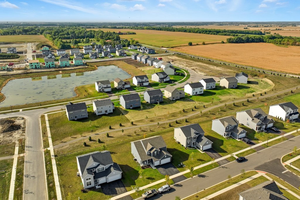 320 Ellis Street, Oswego, IL 60543