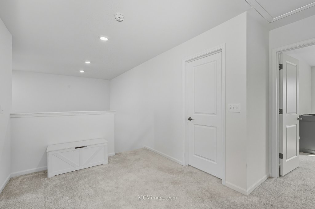 320 Ellis Street, Oswego, IL 60543