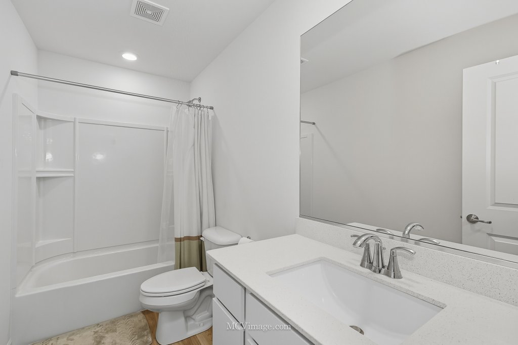 320 Ellis Street, Oswego, IL 60543