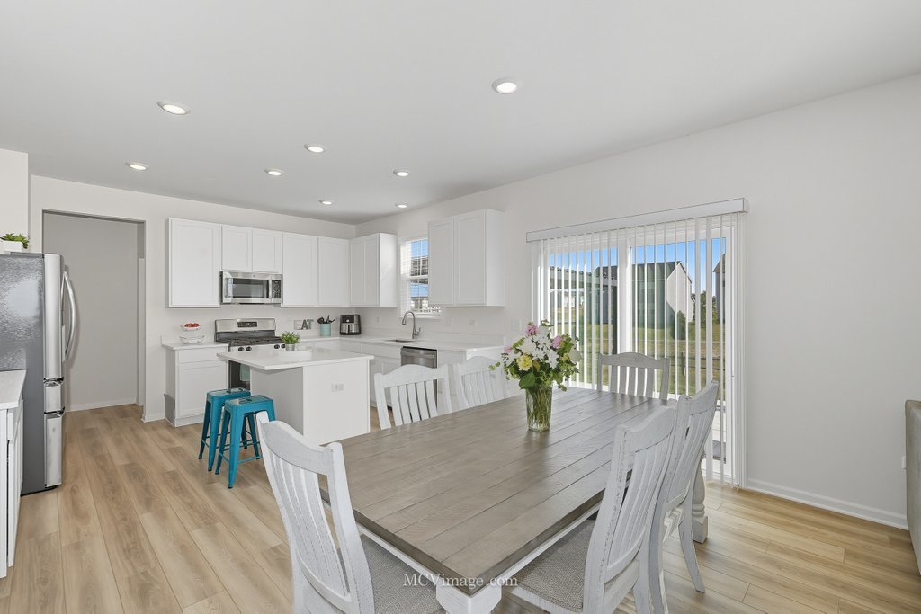 320 Ellis Street, Oswego, IL 60543