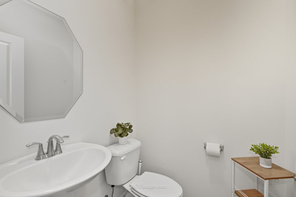 320 Ellis Street, Oswego, IL 60543