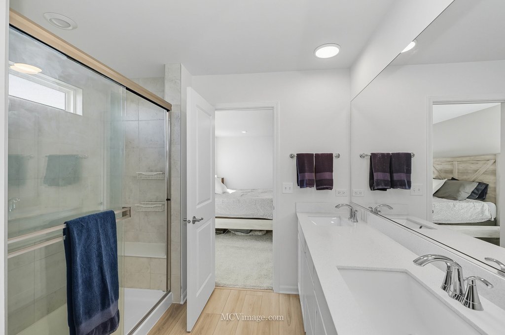 320 Ellis Street, Oswego, IL 60543