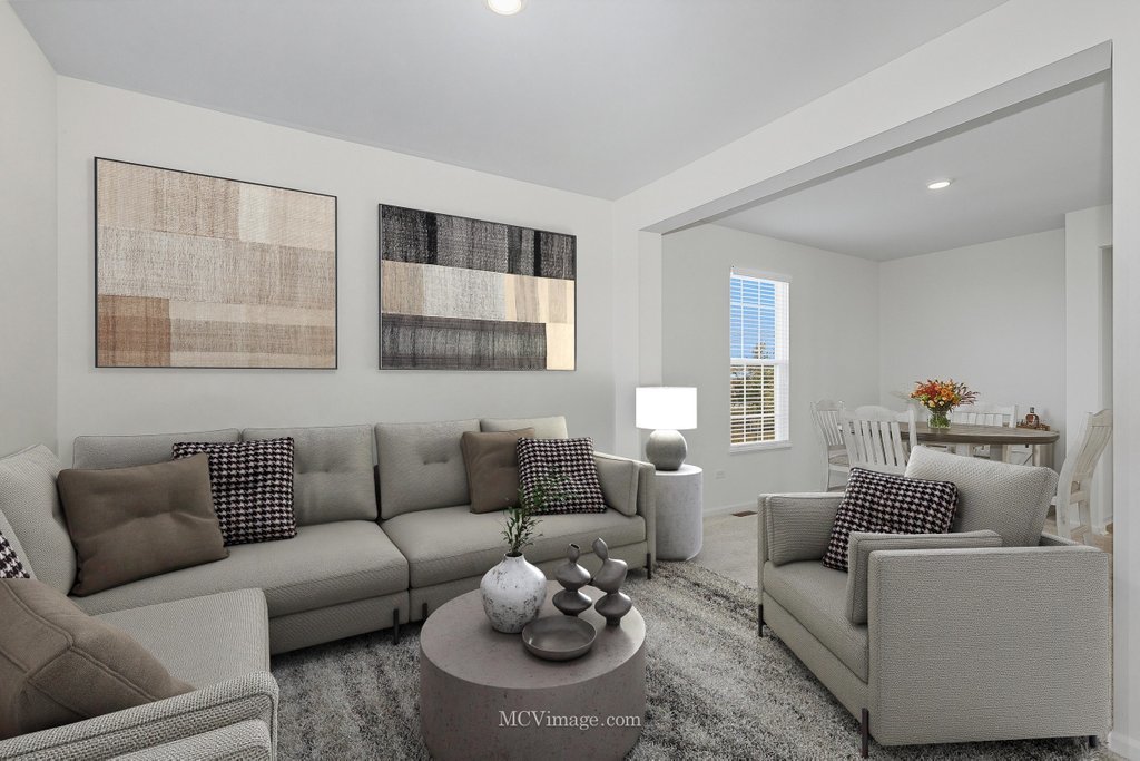 320 Ellis Street, Oswego, IL 60543