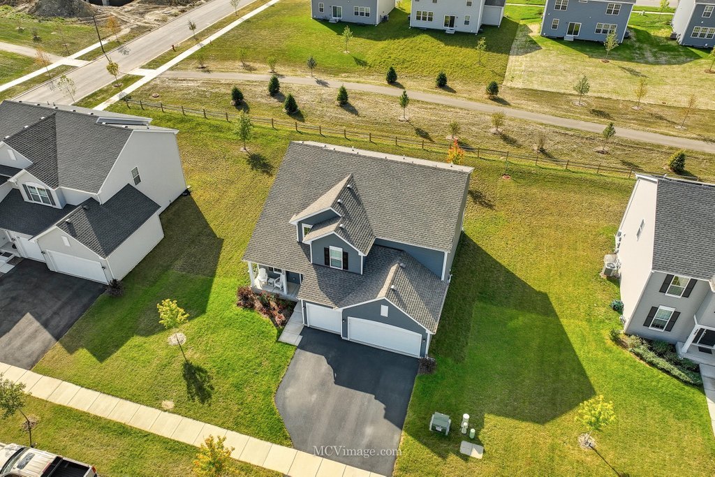 320 Ellis Street, Oswego, IL 60543