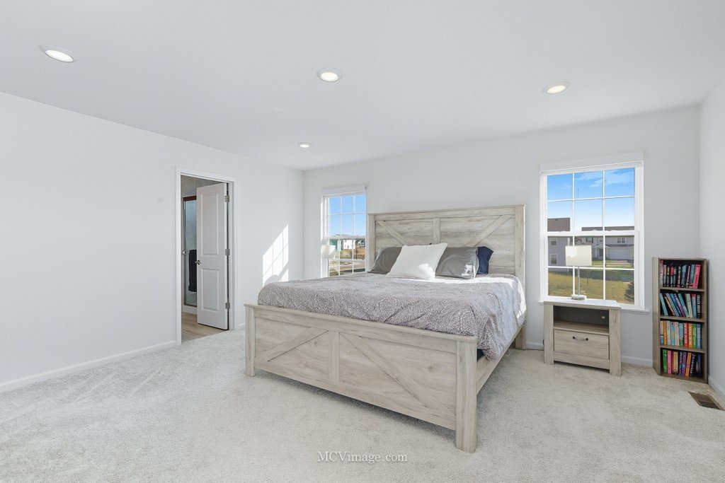 320 Ellis Street, Oswego, IL 60543