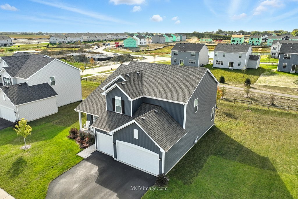 320 Ellis Street, Oswego, IL 60543