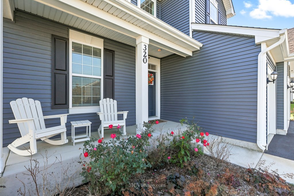 320 Ellis Street, Oswego, IL 60543